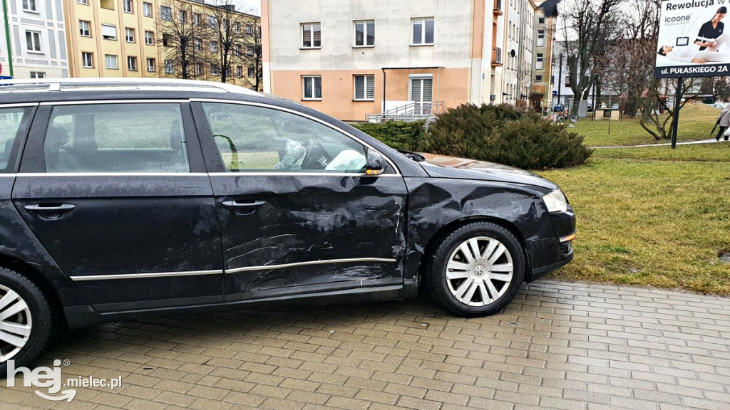 Zderzenie mercedesa z volkswagenem w centrum
