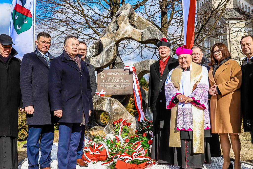 Odsłonięcie obelisku pamięci Ignacego Łukasiewicza