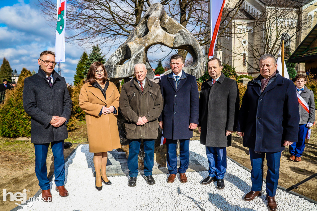 Odsłonięcie obelisku pamięci Ignacego Łukasiewicza