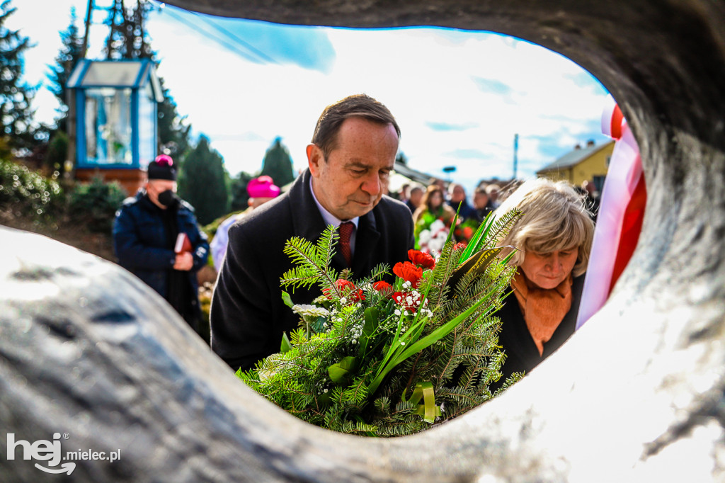 Odsłonięcie obelisku pamięci Ignacego Łukasiewicza