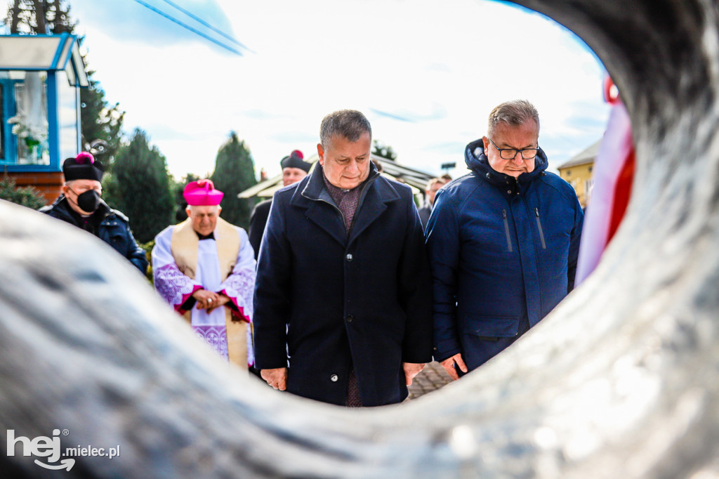 Odsłonięcie obelisku pamięci Ignacego Łukasiewicza