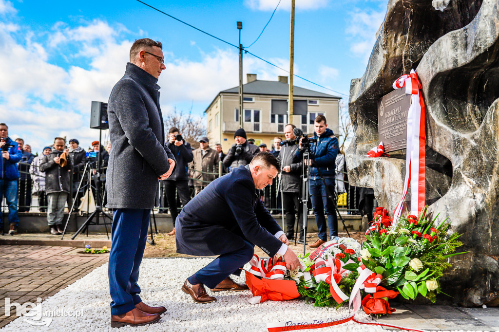 Odsłonięcie obelisku pamięci Ignacego Łukasiewicza