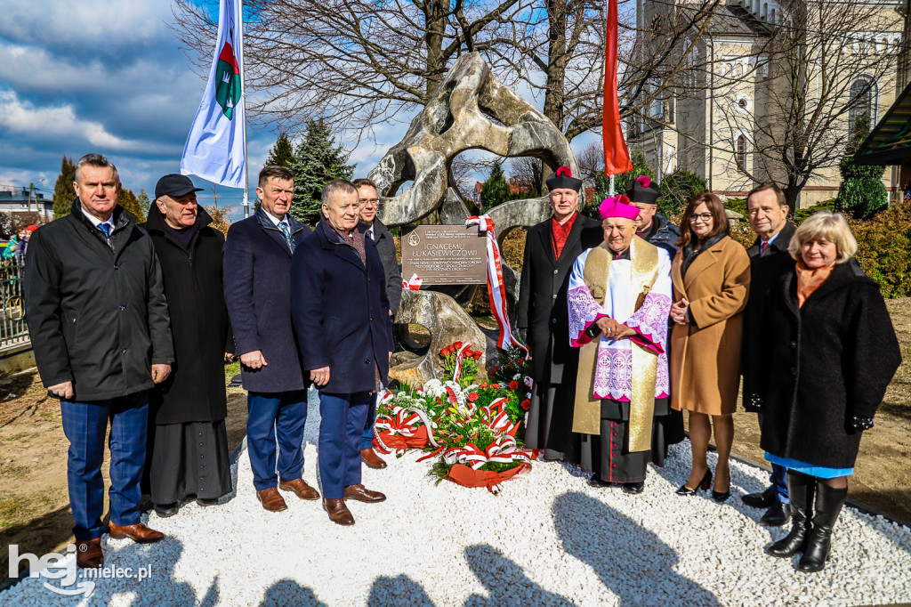 Odsłonięcie obelisku pamięci Ignacego Łukasiewicza