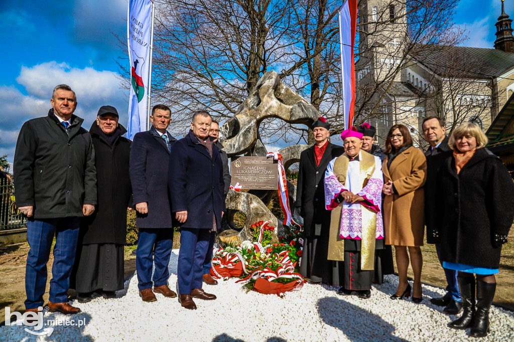 Odsłonięcie obelisku pamięci Ignacego Łukasiewicza