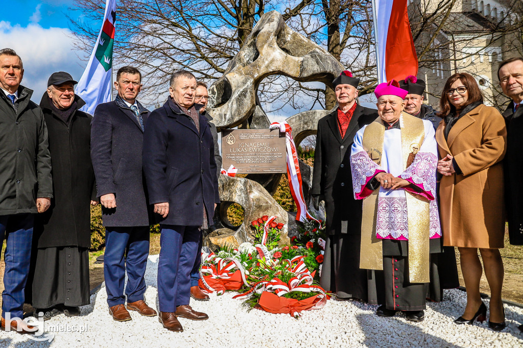 Odsłonięcie obelisku pamięci Ignacego Łukasiewicza