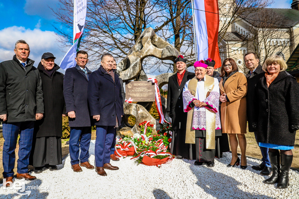 Odsłonięcie obelisku pamięci Ignacego Łukasiewicza