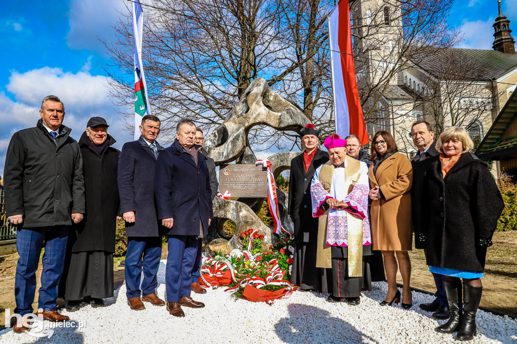 Odsłonięcie obelisku pamięci Ignacego Łukasiewicza