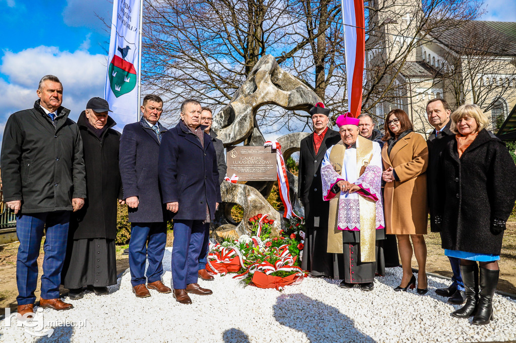 Odsłonięcie obelisku pamięci Ignacego Łukasiewicza