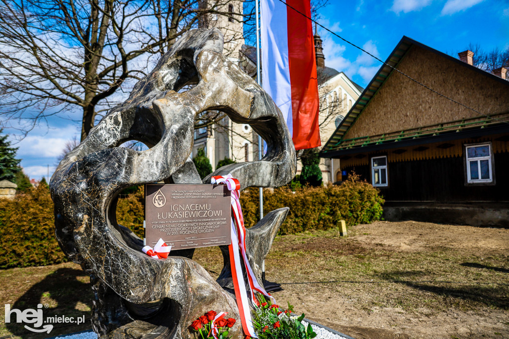 Odsłonięcie obelisku pamięci Ignacego Łukasiewicza