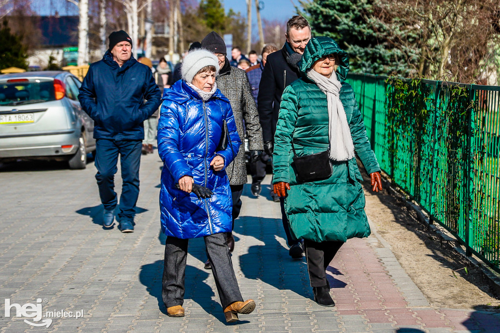 Odsłonięcie obelisku pamięci Ignacego Łukasiewicza