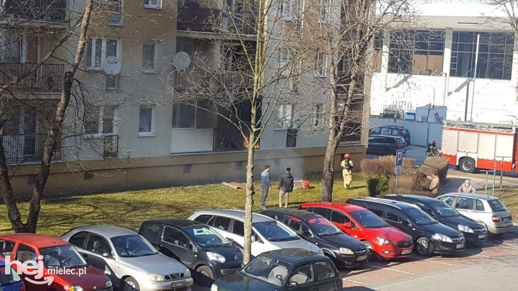 Pożar balkonu w centrum miasta