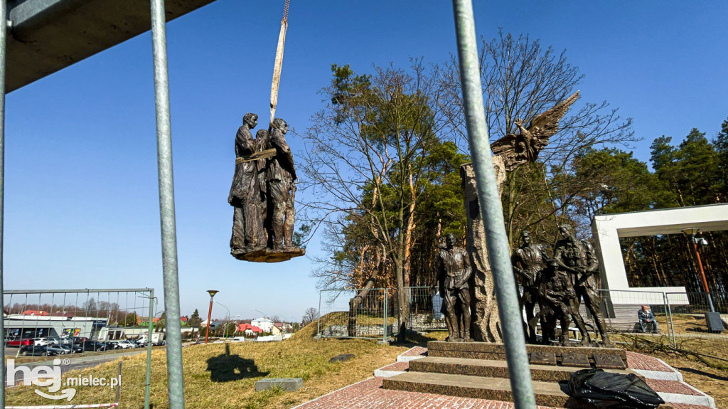 Cztery figury wzbogaciły Pomnik Żołnierzy Wyklętych