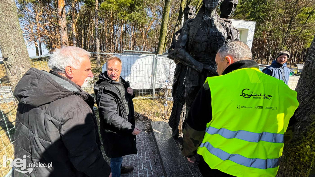 Cztery figury wzbogaciły Pomnik Żołnierzy Wyklętych