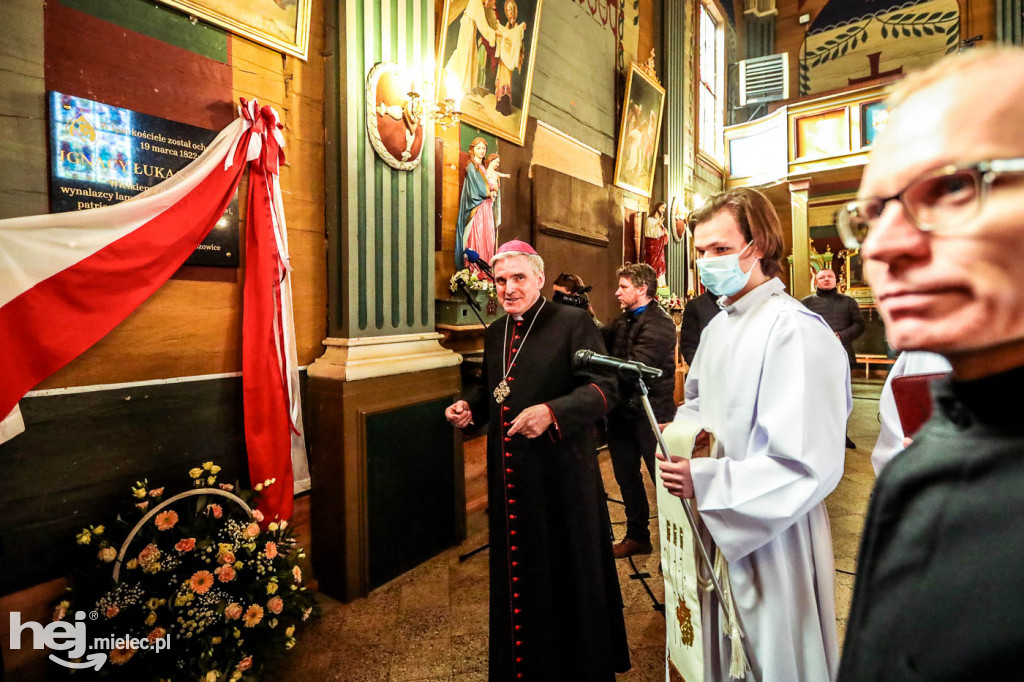 Rok Łukasiewicza. Odsłonili tablicę pamiątkową