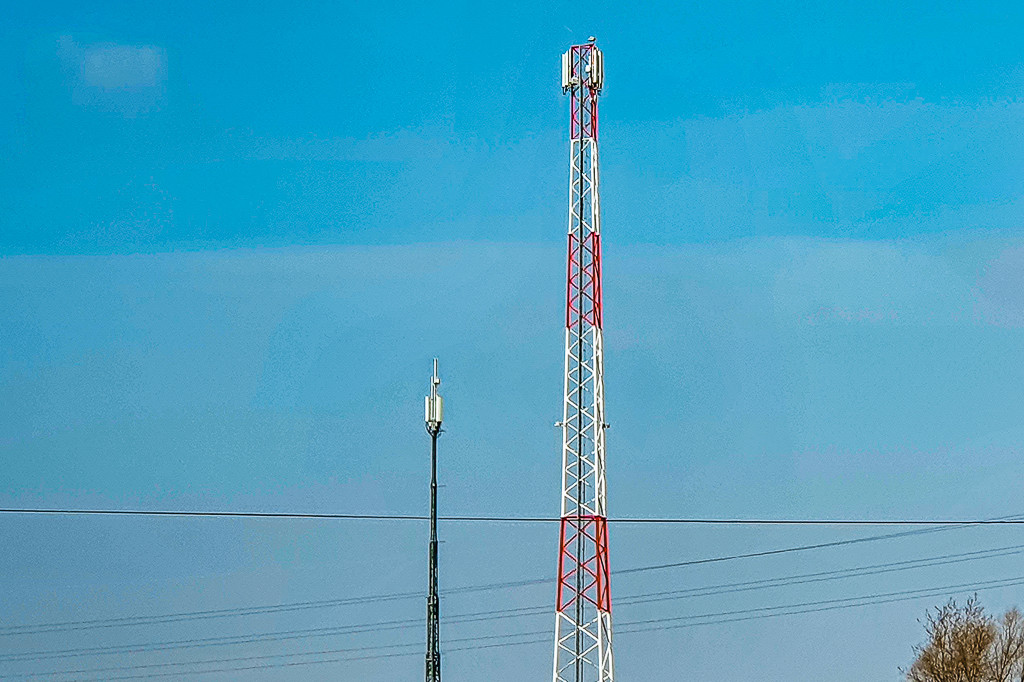 Dwa nowe nadajniki telefonii komórkowej