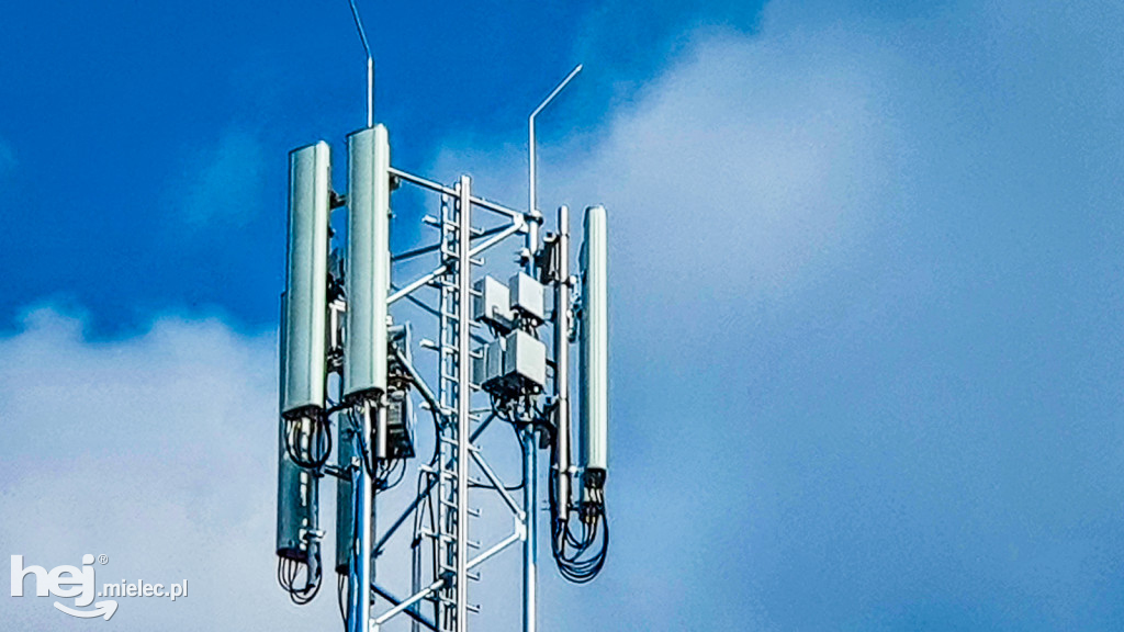 Dwa nowe nadajniki telefonii komórkowej