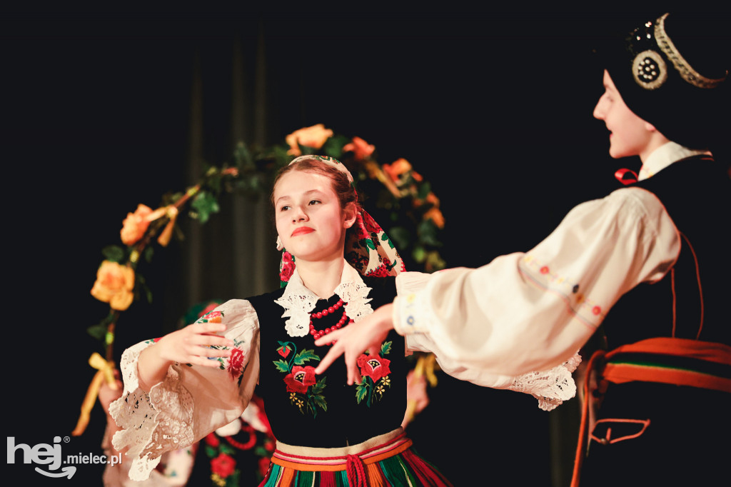 Koncert wielkanocny Zespołu Pieśni i Tańca Rzeszowiacy