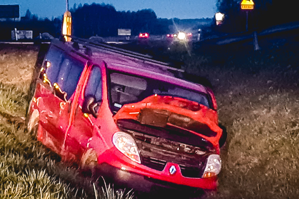 Zderzenie na obwodnicy: osobówka zderzyła się z busem