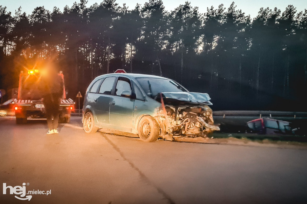 Zderzenie na obwodnicy: osobówka zderzyła się z busem