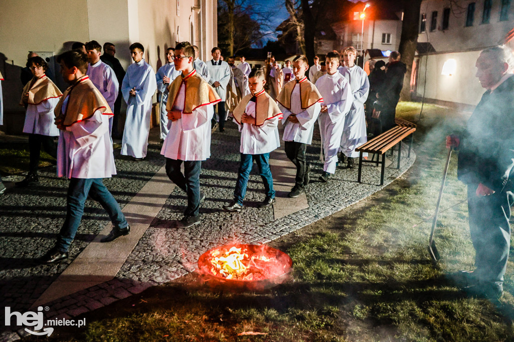 Wielka Sobota: Liturgia Światła w Bazylice w Mielcu
