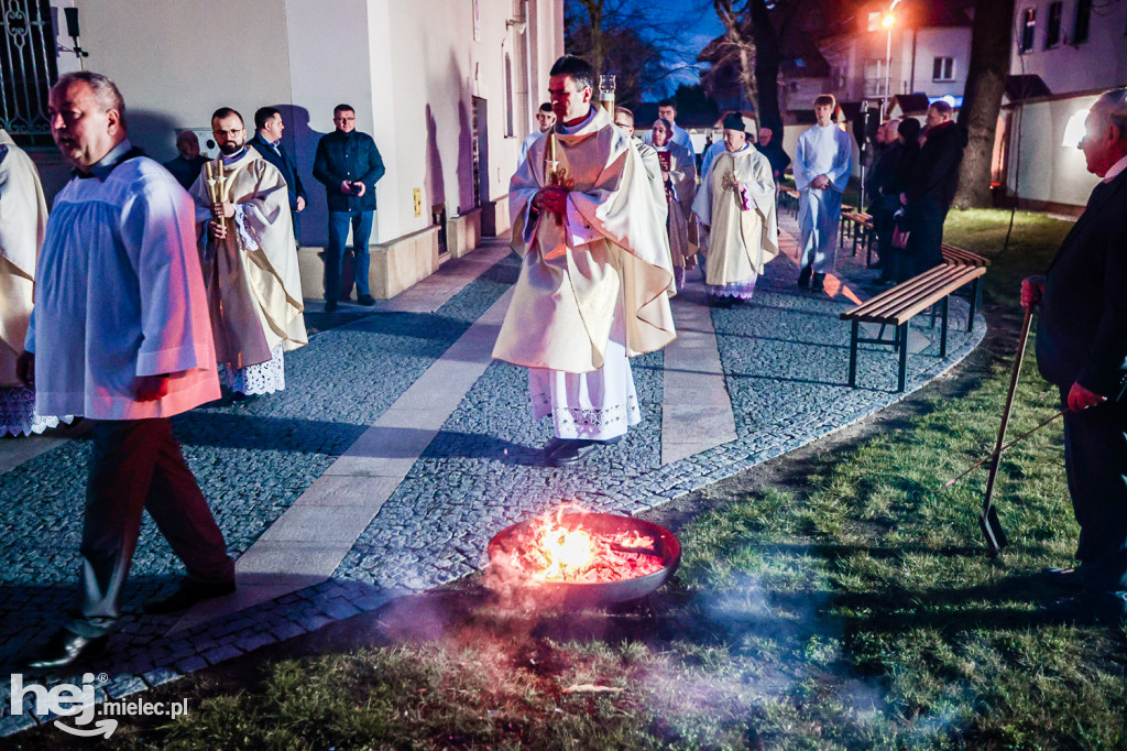 Wielka Sobota: Liturgia Światła w Bazylice w Mielcu