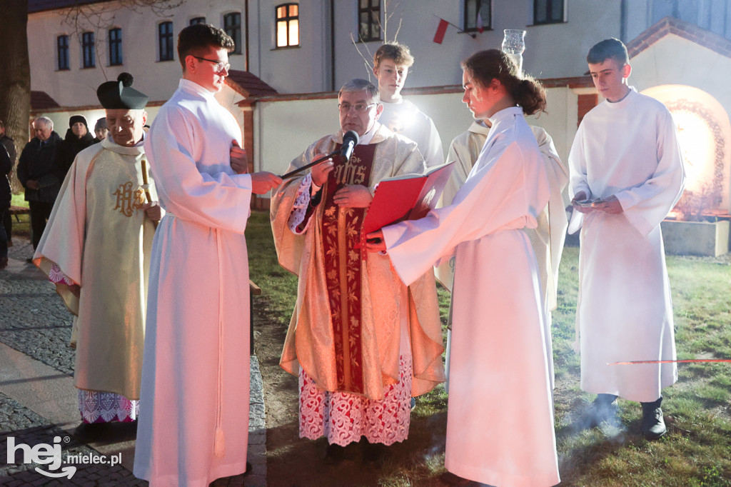 Wielka Sobota: Liturgia Światła w Bazylice w Mielcu