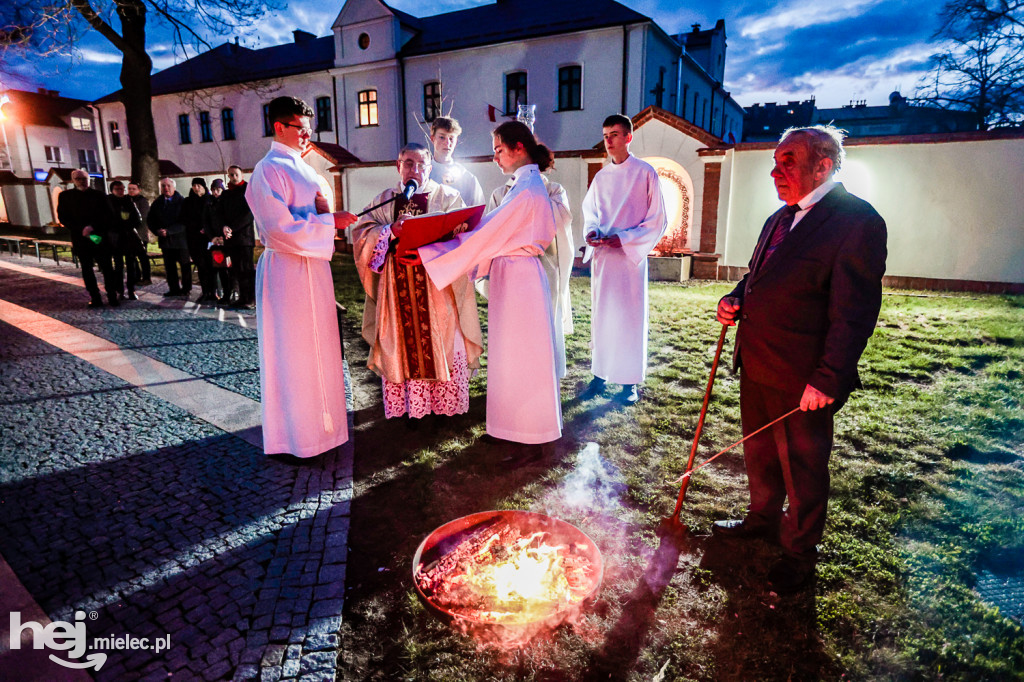 Wielka Sobota: Liturgia Światła w Bazylice w Mielcu