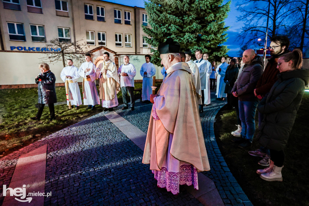 Wielka Sobota: Liturgia Światła w Bazylice w Mielcu