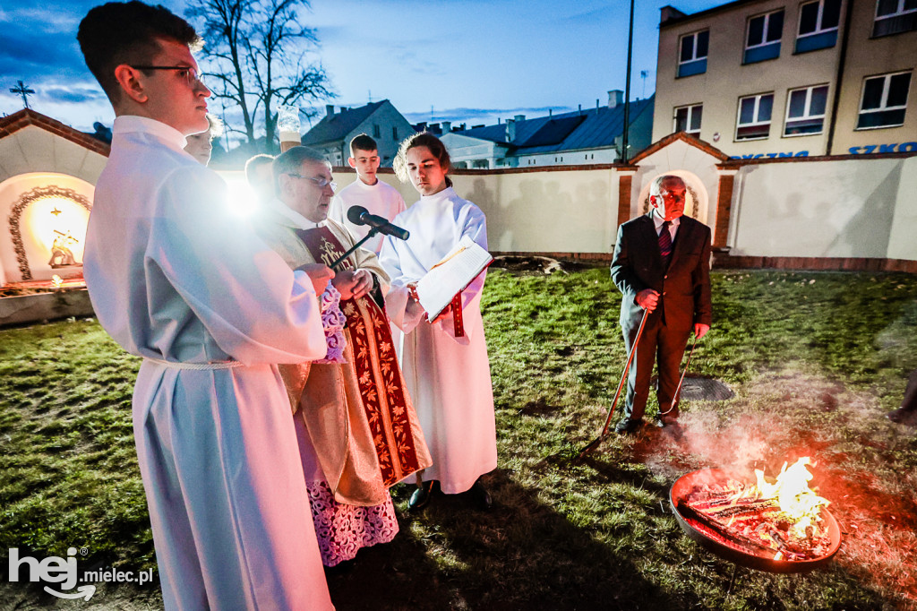 Wielka Sobota: Liturgia Światła w Bazylice w Mielcu