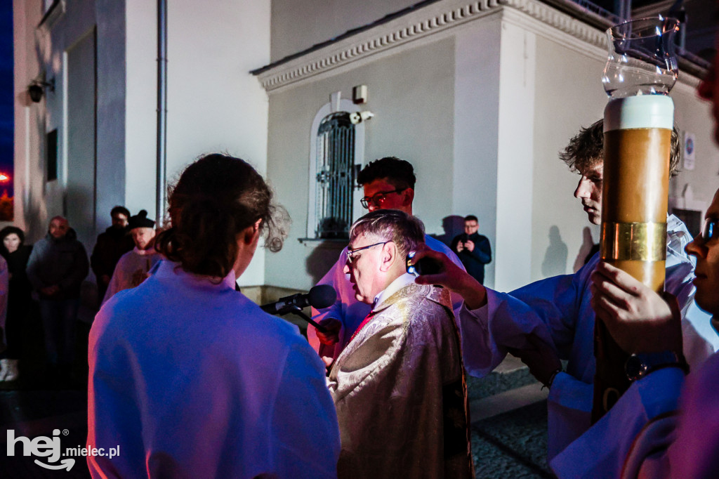 Wielka Sobota: Liturgia Światła w Bazylice w Mielcu