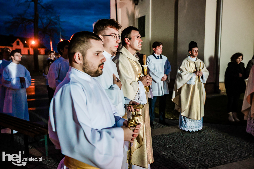 Wielka Sobota: Liturgia Światła w Bazylice w Mielcu