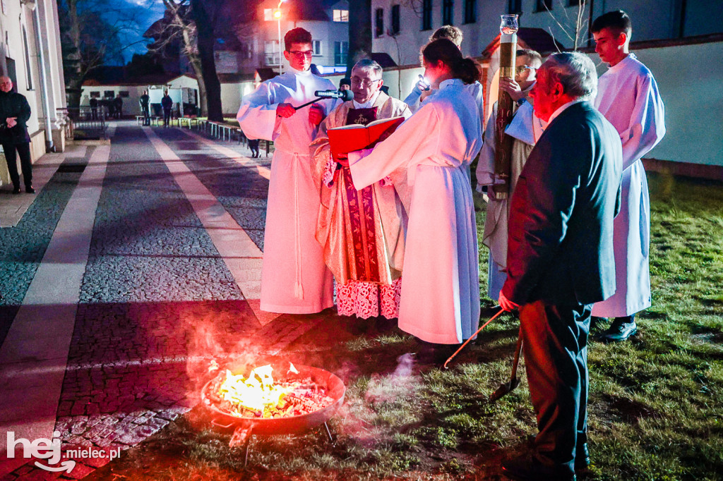 Wielka Sobota: Liturgia Światła w Bazylice w Mielcu