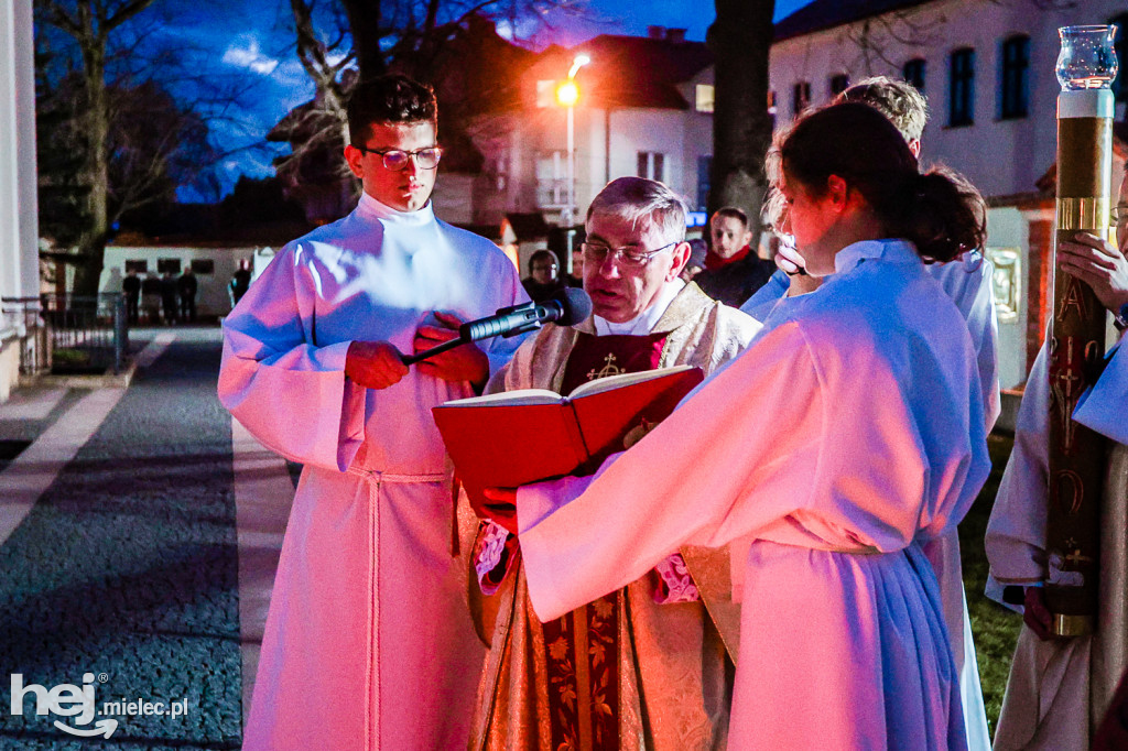 Wielka Sobota: Liturgia Światła w Bazylice w Mielcu