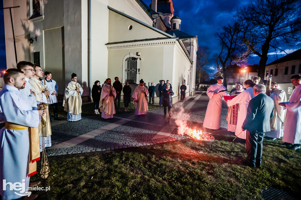 Wielka Sobota: Liturgia Światła w Bazylice w Mielcu