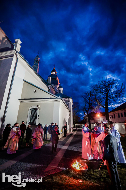 Wielka Sobota: Liturgia Światła w Bazylice w Mielcu