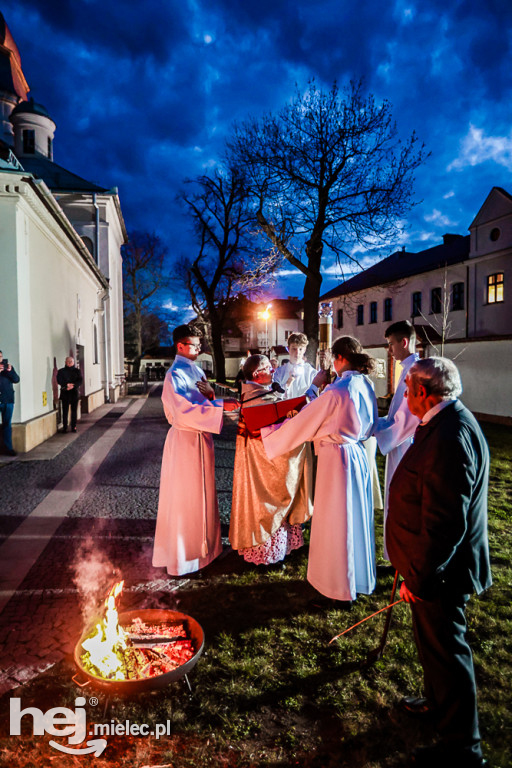 Wielka Sobota: Liturgia Światła w Bazylice w Mielcu