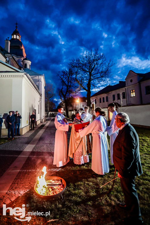 Wielka Sobota: Liturgia Światła w Bazylice w Mielcu