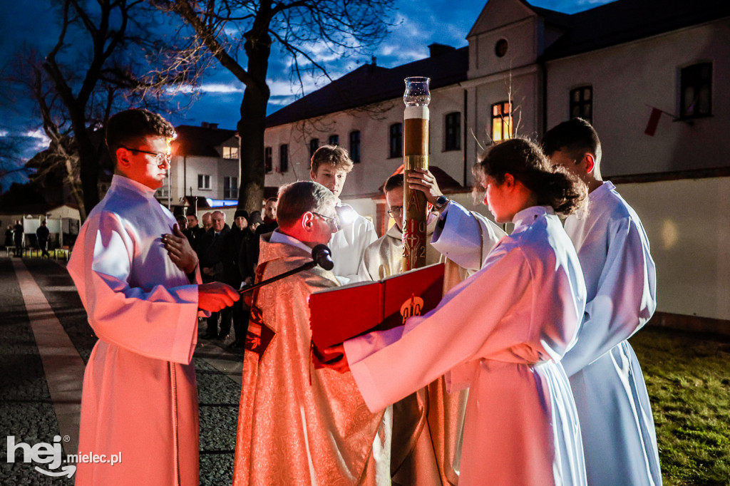 Wielka Sobota: Liturgia Światła w Bazylice w Mielcu