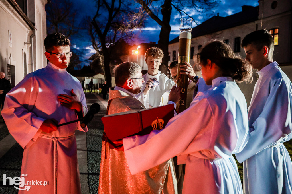 Wielka Sobota: Liturgia Światła w Bazylice w Mielcu