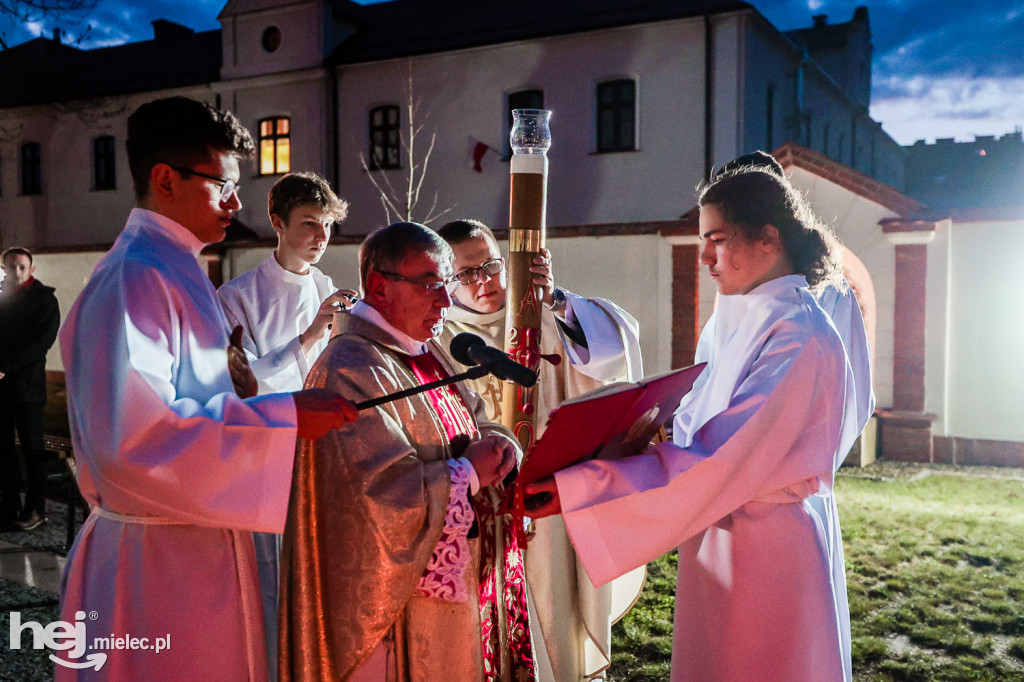 Wielka Sobota: Liturgia Światła w Bazylice w Mielcu