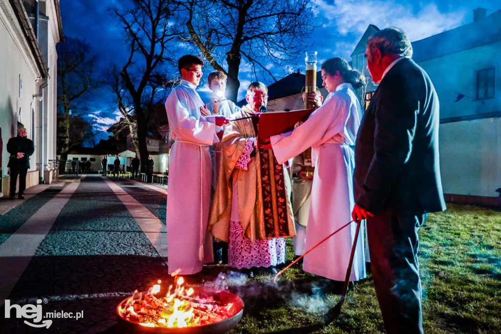Wielka Sobota: Liturgia Światła w Bazylice w Mielcu