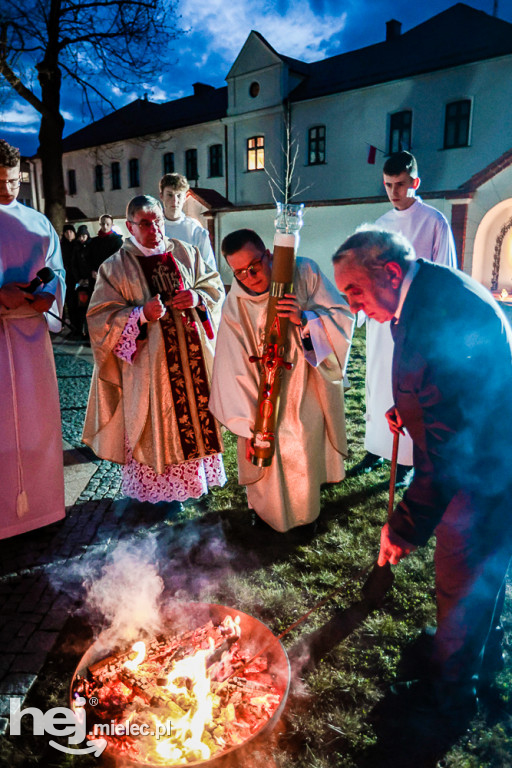 Wielka Sobota: Liturgia Światła w Bazylice w Mielcu