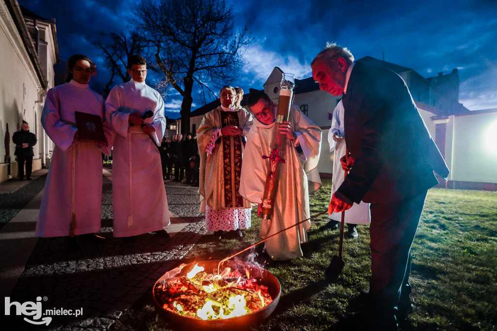 Wielka Sobota: Liturgia Światła w Bazylice w Mielcu