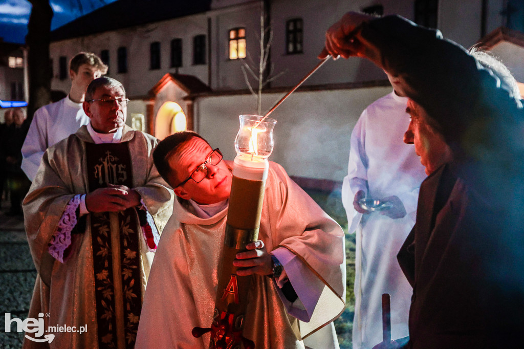 Wielka Sobota: Liturgia Światła w Bazylice w Mielcu