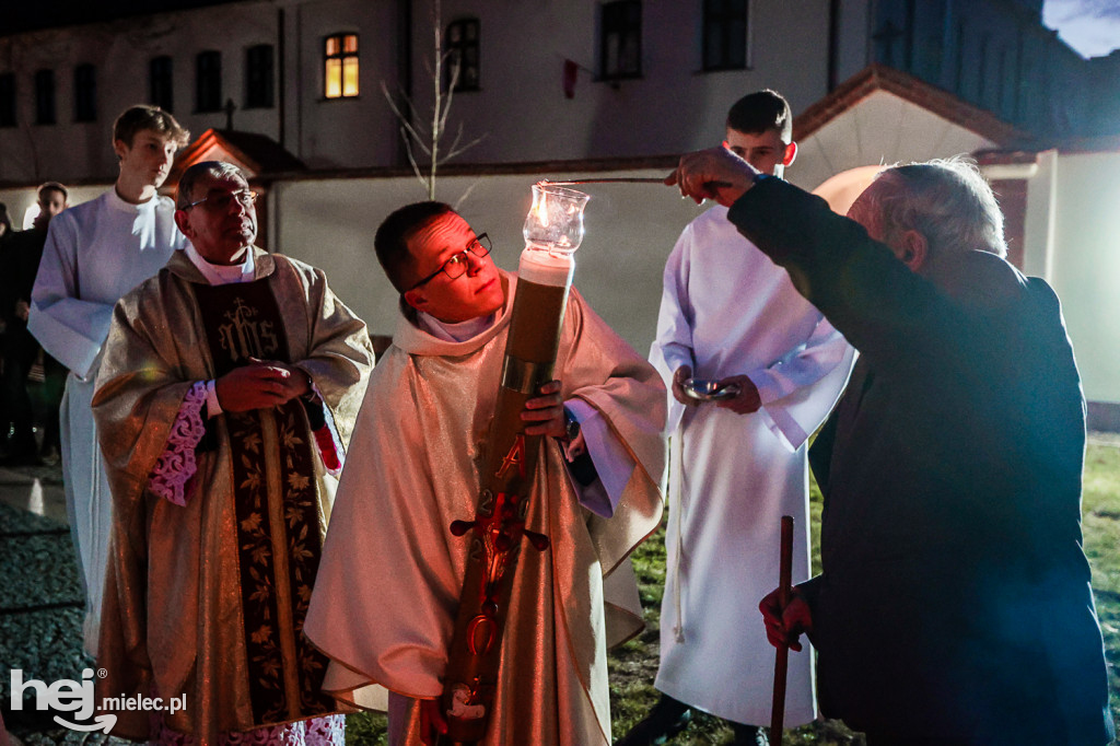 Wielka Sobota: Liturgia Światła w Bazylice w Mielcu