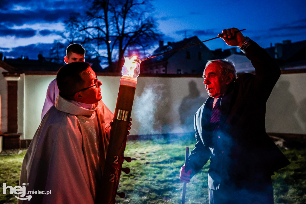 Wielka Sobota: Liturgia Światła w Bazylice w Mielcu