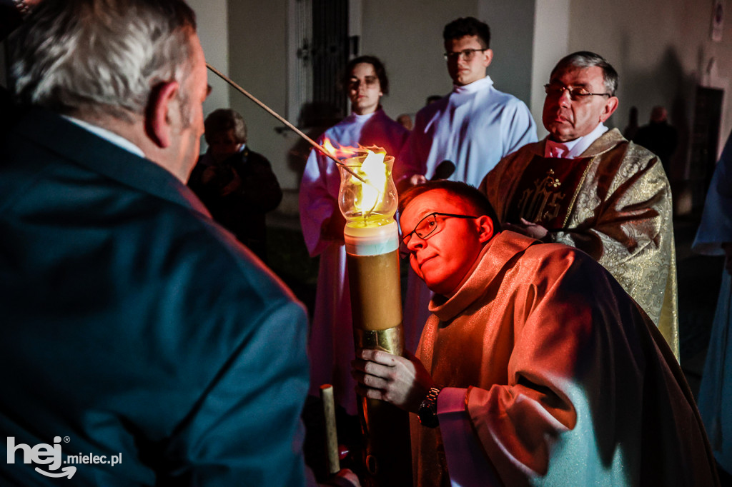 Wielka Sobota: Liturgia Światła w Bazylice w Mielcu