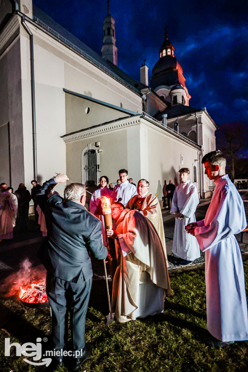 Wielka Sobota: Liturgia Światła w Bazylice w Mielcu