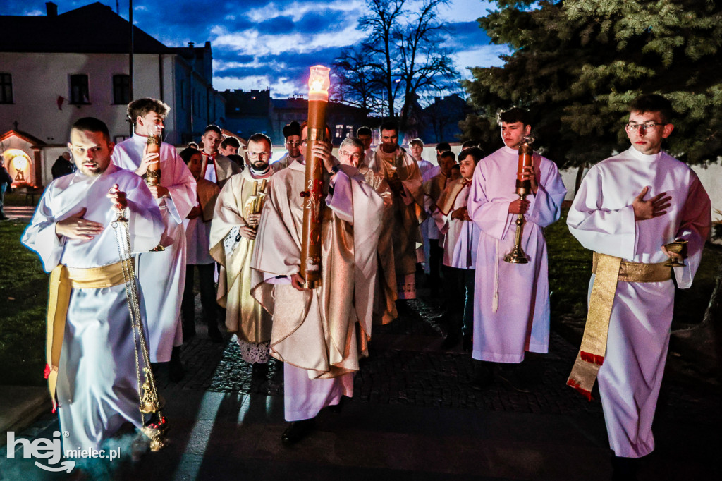 Wielka Sobota: Liturgia Światła w Bazylice w Mielcu