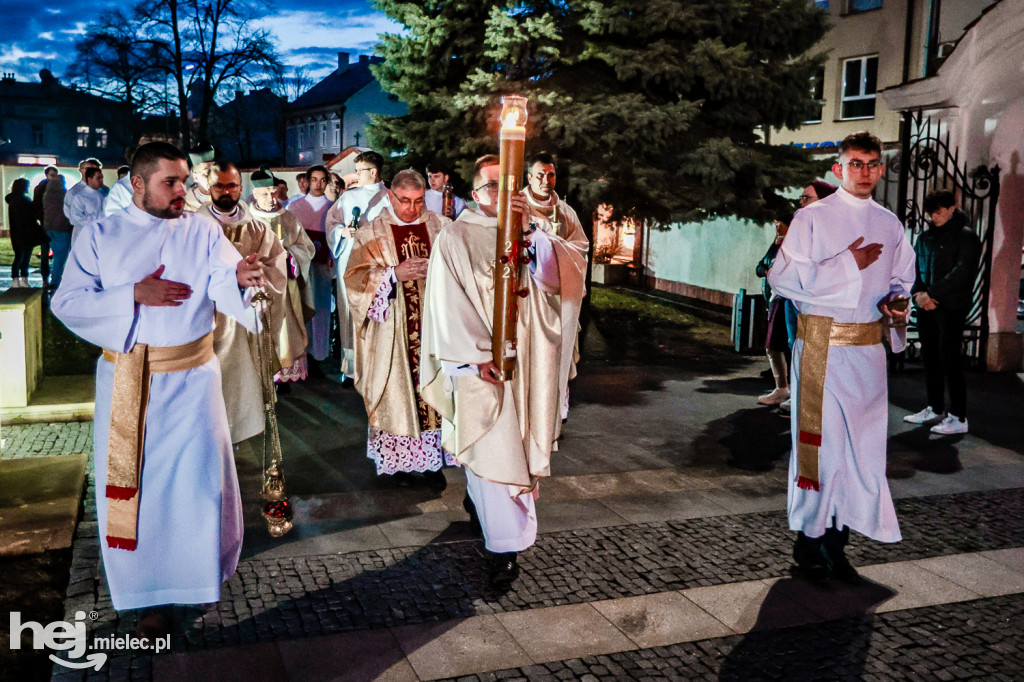 Wielka Sobota: Liturgia Światła w Bazylice w Mielcu
